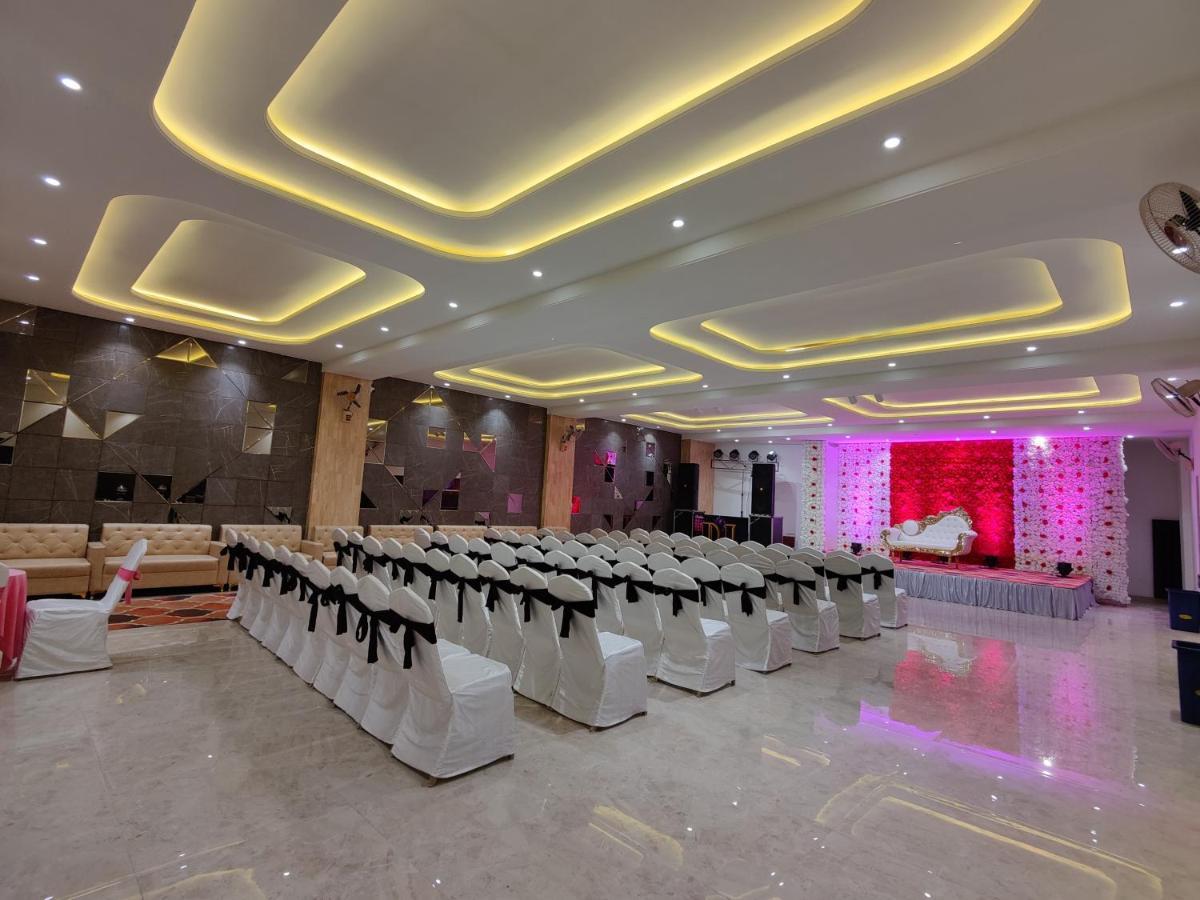 Hotel Ganpati Palace Матхура Екстер'єр фото