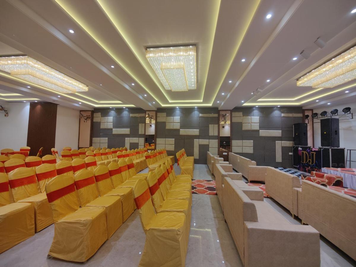 Hotel Ganpati Palace Матхура Екстер'єр фото