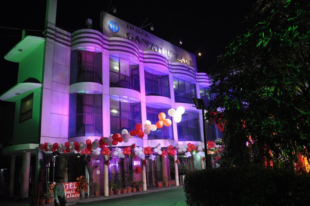 Hotel Ganpati Palace Матхура Екстер'єр фото