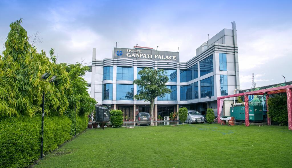 Hotel Ganpati Palace Матхура Екстер'єр фото