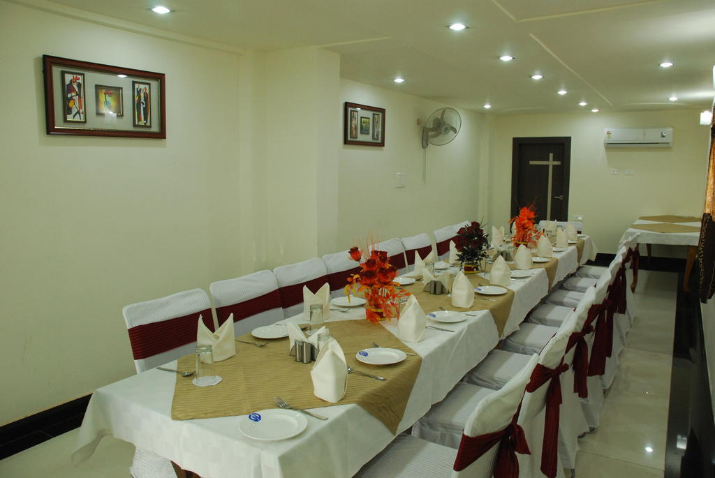 Hotel Ganpati Palace Матхура Екстер'єр фото